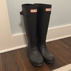 Hunter Black tall rain boots Size 6 NWOT